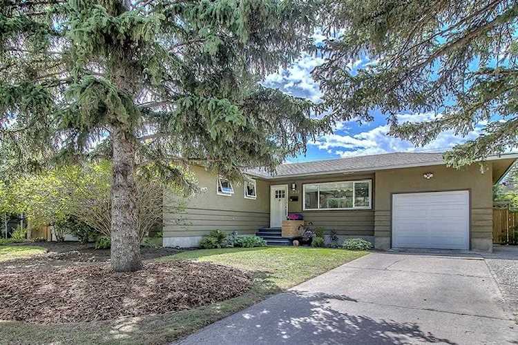 1939 Georgia St SW Calgary, AB T3E 4H3