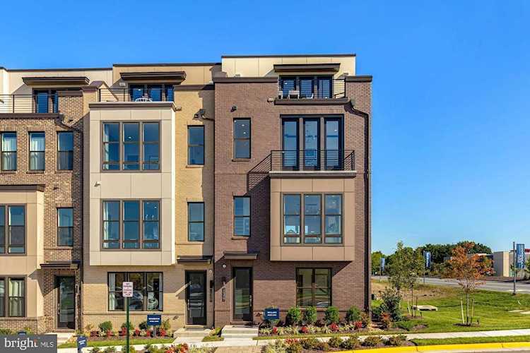 14302 Beckett Glen Circle Chantilly, VA 20151
