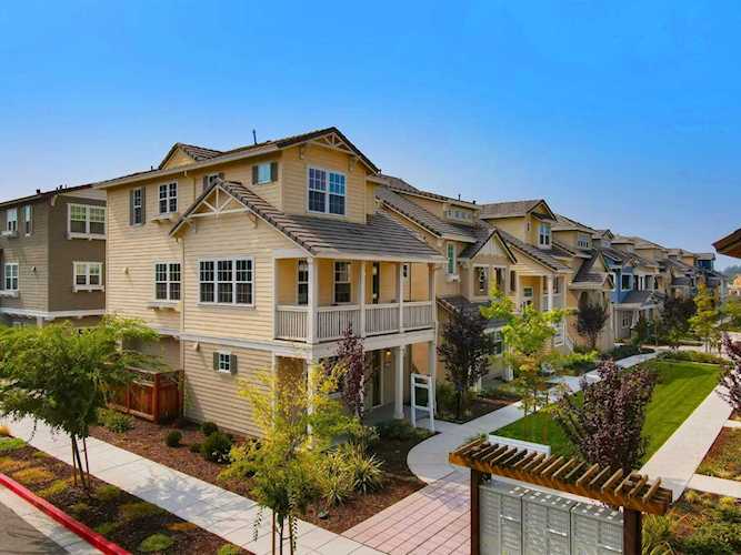 3400 Pyramid Way Mountain View, CA 94043