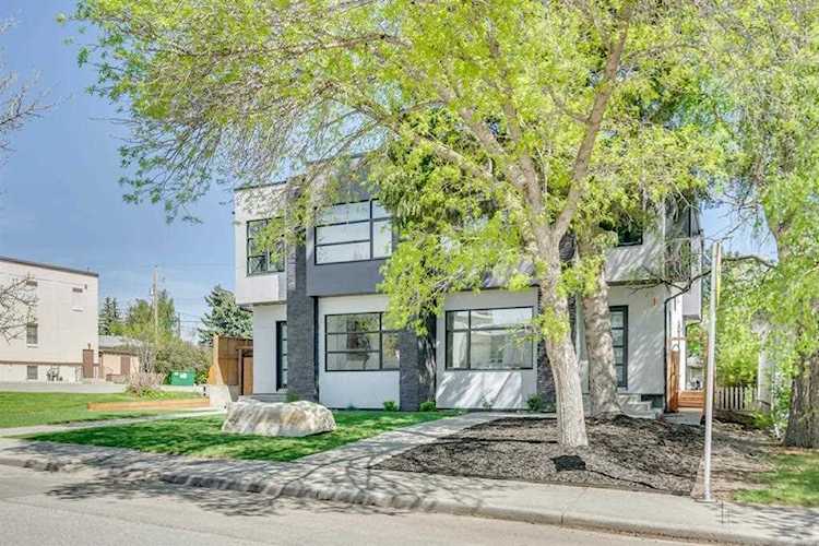 3304 28 Ave SW Calgary, AB T3E 0R8