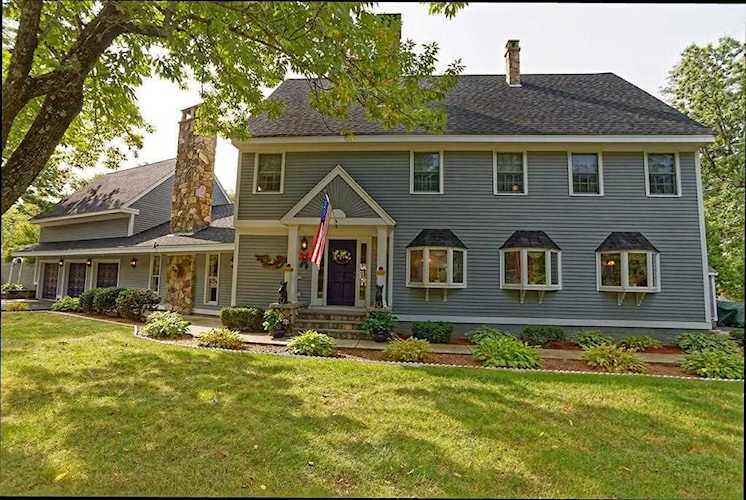 74 Park St North Reading, MA 01864