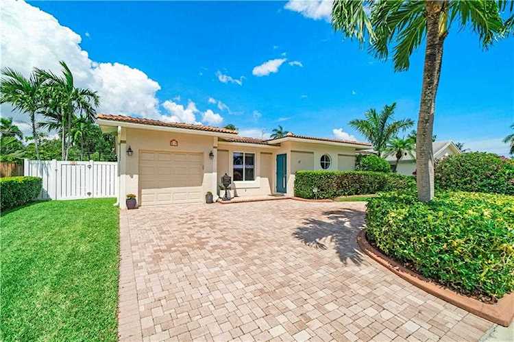 819 SE 16th St Deerfield Beach, FL 33441