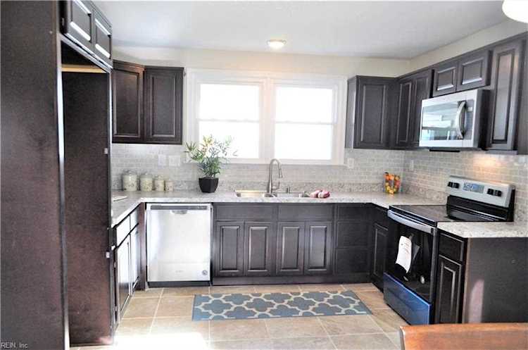 28 Manly St Portsmouth, VA 23702