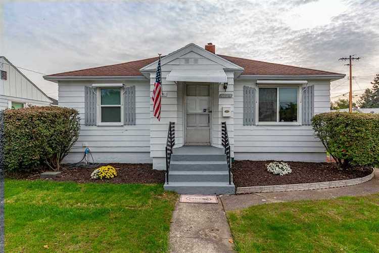 2704 N Crestline St Spokane, WA 99207