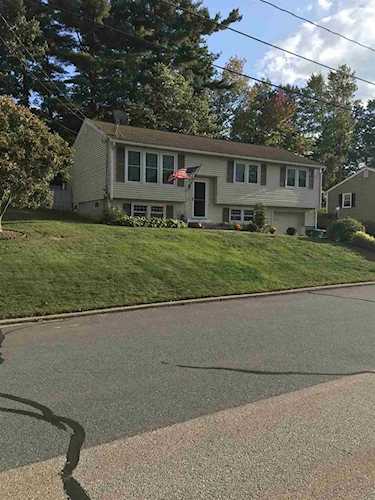 7 Lantern Ln Nashua, NH 03062