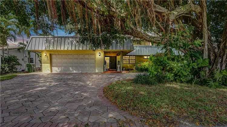 1811 NE 23rd Ave Fort Lauderdale, FL 33305