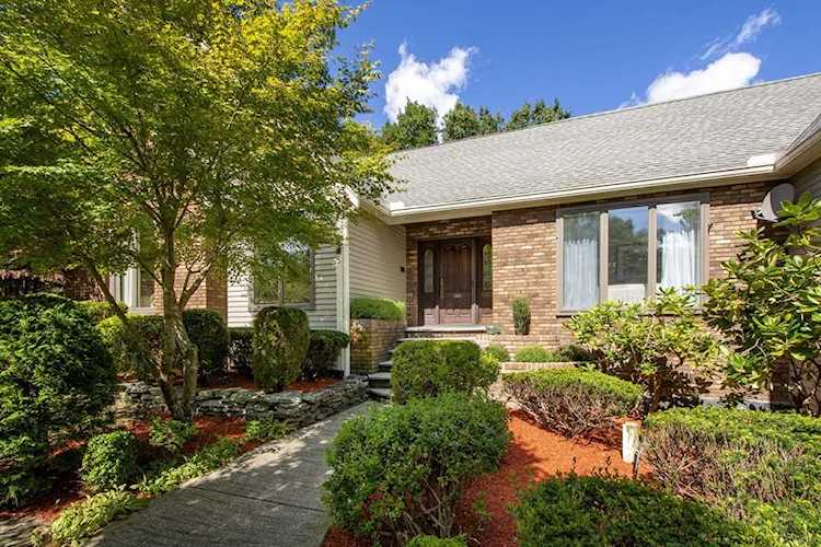 8 Miramesa Dr Pembroke, MA 02359