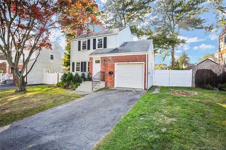 24 Willowbrook Place Stamford, CT 06902