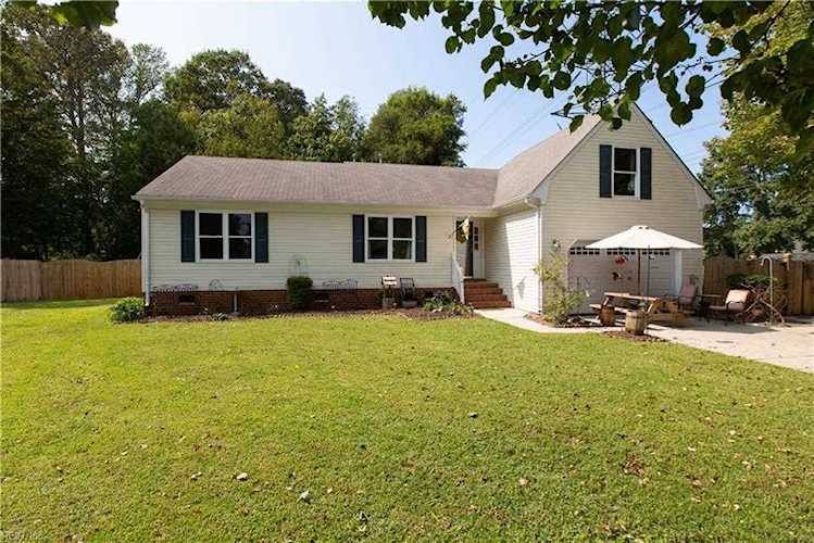 14 Savage Ct Portsmouth, VA 23703
