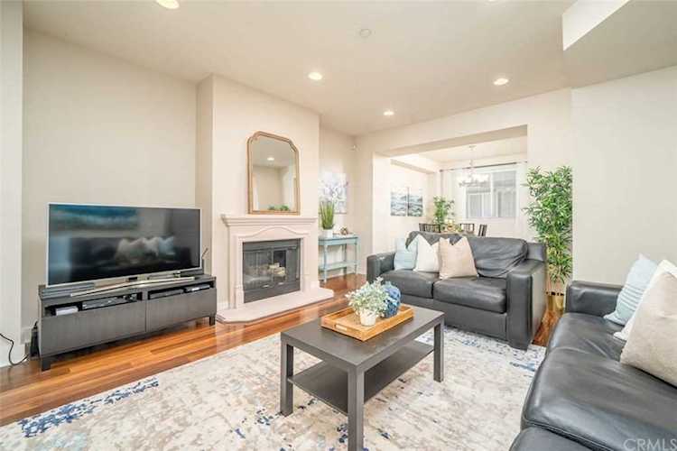 6300 Honolulu Avenue #209 La Crescenta, CA 91214