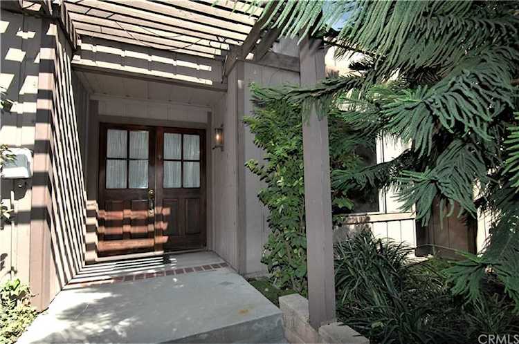 24 Northwoods Lane La Crescenta, CA 91214