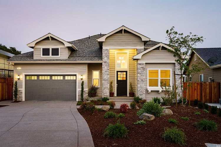 1952 Gardenview Court Santa Rosa, CA 95403