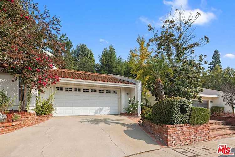 2538 Almaden Court Los Angeles, CA 90077