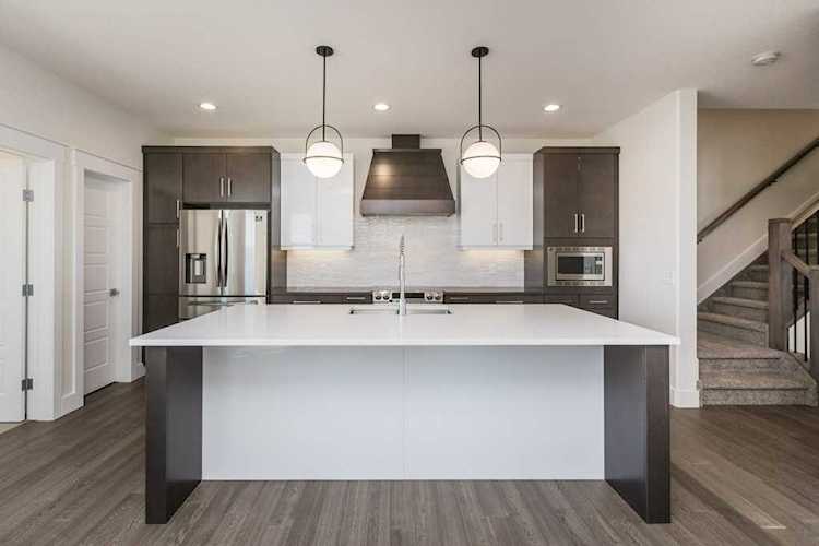 7211 May Road Edmonton, AB T6R 0V9