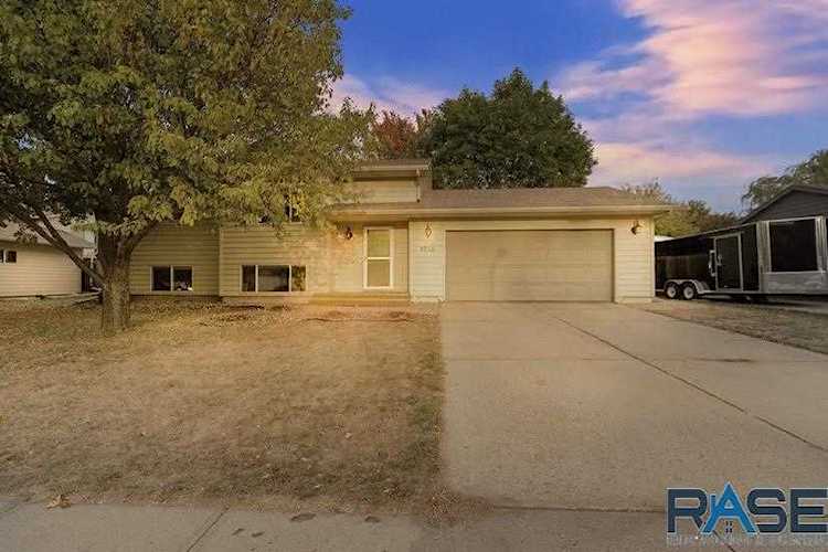 5704 S Southwind Ave Sioux Falls, SD 57106