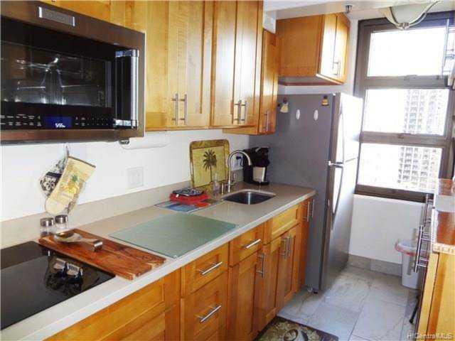 201 Ohua Avenue #MAKAI/2013 Honolulu, HI 96815