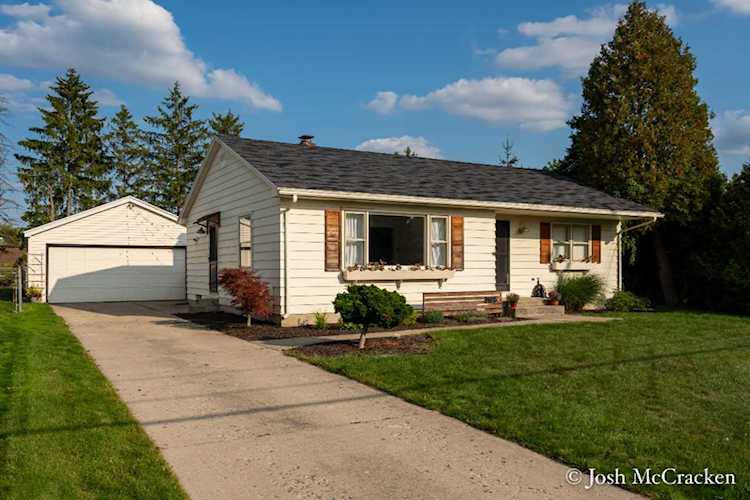 2026 SE Woodlawn Ave Grand Rapids, MI 49546 | MLS 20040207 Photo 1