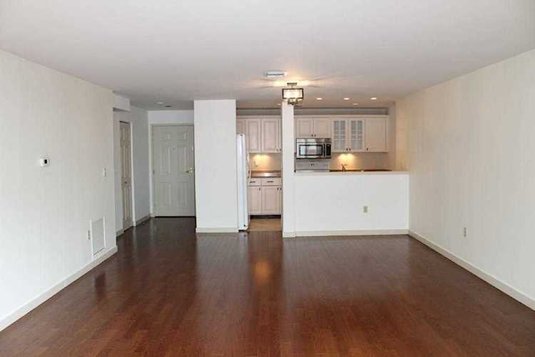 183 Oak St #205 Newton, MA 02464