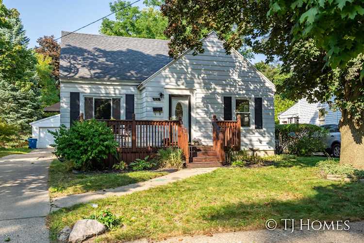 1011 SE Johnston St Grand Rapids, MI 49507