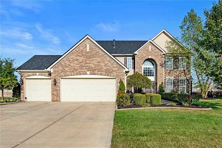 854 Harvest Lake Drive Brownsburg, IN 46112 | MLS 21740594 Photo 1