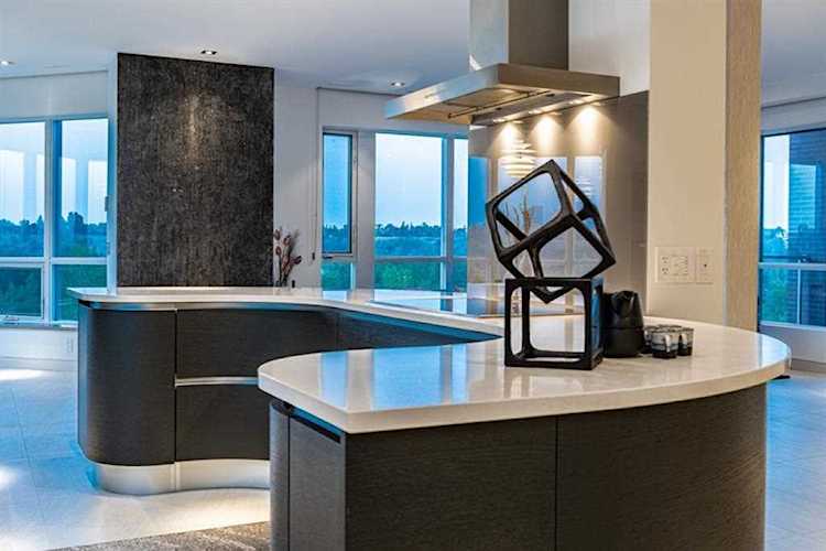 690 Princeton Way SW #803 Calgary, AB T2P 5J9