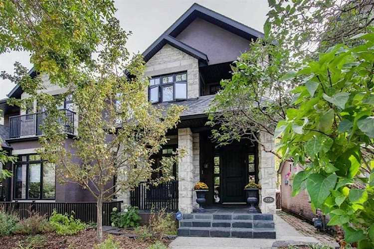 216 11 St NW Calgary, AB T2N 1X1