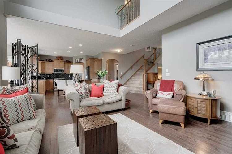 26 Elgin Park Rd SE Calgary, AB T2Z 4B7