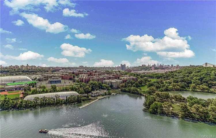 2500 Johnson Avenue #17G Bronx, NY 10463