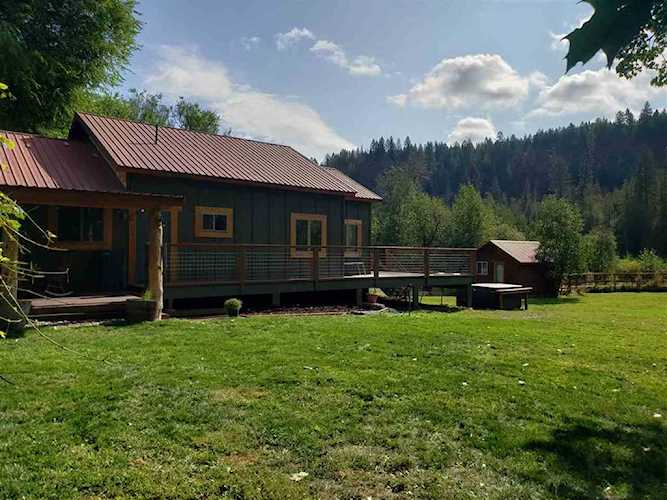 13 Terry Rd Elk, WA 99009