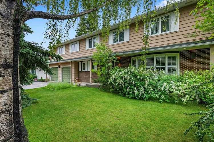 6907 Legare Dr SW Calgary, AB T3E 6H3
