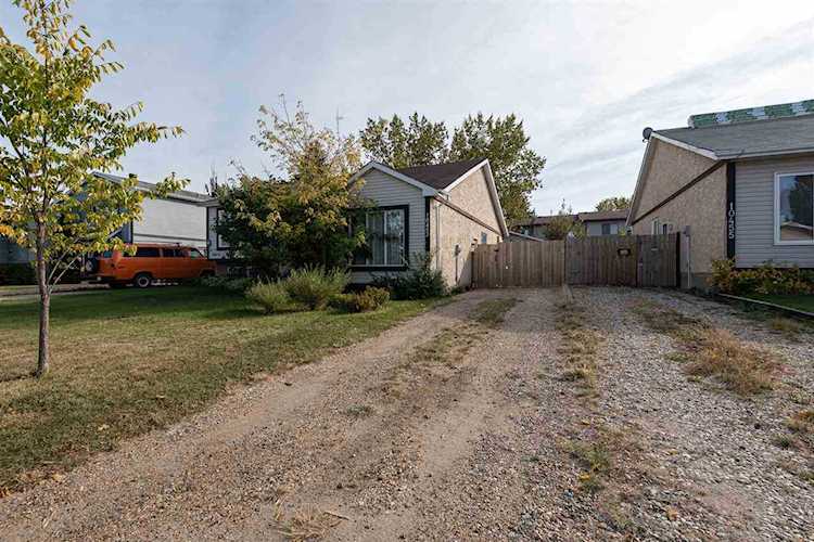 10453 18 Avenue Edmonton, AB T6J 2G8