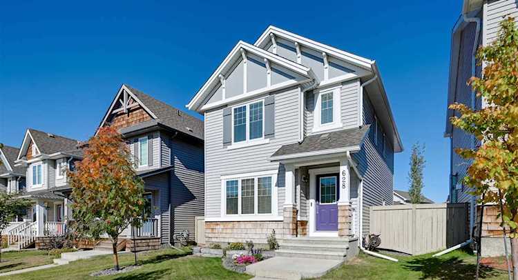 628 40 Avenue Edmonton, AB T6T 0T4
