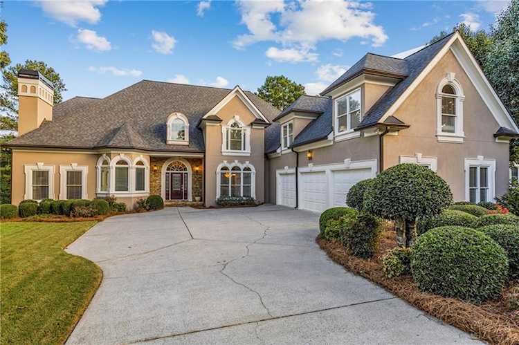 1142 Ascott Valley Dr Duluth, GA 30097
