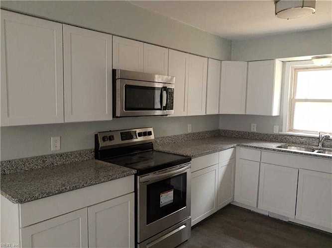 1725 Sparrow Rd Chesapeake, VA 23325