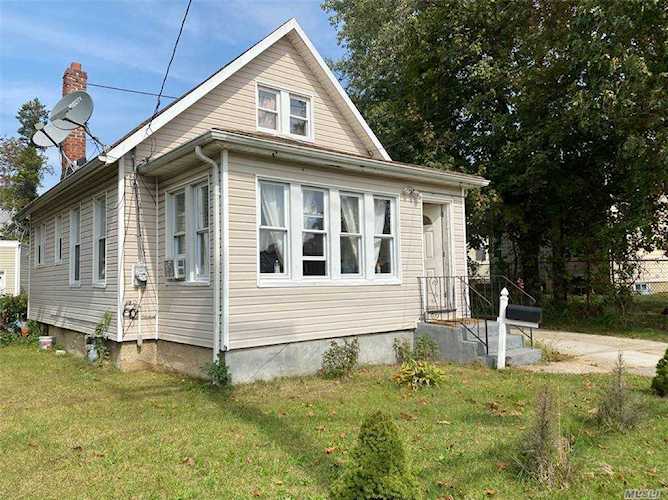 165 Lakeview Avenue Rockville Centre, NY 11570