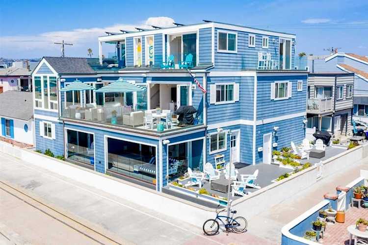 702-708 Whiting Court San Diego, CA 92109