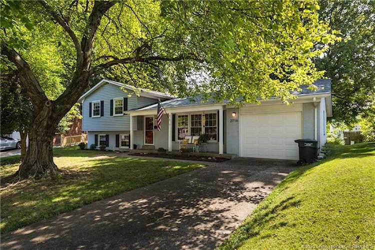 2716 Kaywood Dr New Albany, IN 47150