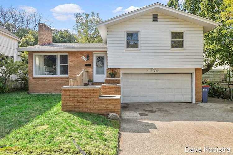 1128 NW 3rd St Grand Rapids, MI 49504