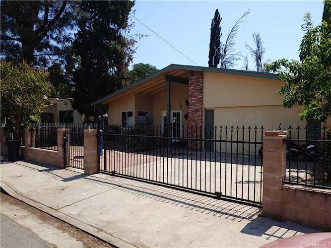 15832 Hartland Street Lake Balboa, CA 91406