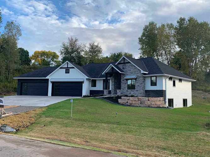 2505 Breezeway Bluff Ct Suamico, WI 54313