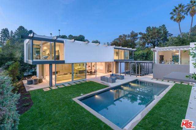 15520 Hamner Drive Los Angeles, CA 90077