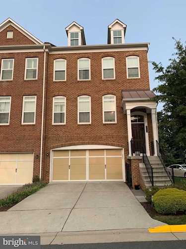 2983 Chesham St Fairfax, VA 22031
