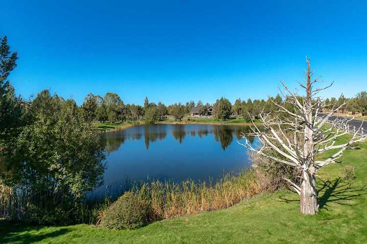 1422 Highland View Loop Redmond, OR 97756