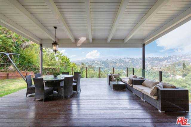 901 Teakwood Road Los Angeles, CA 90049