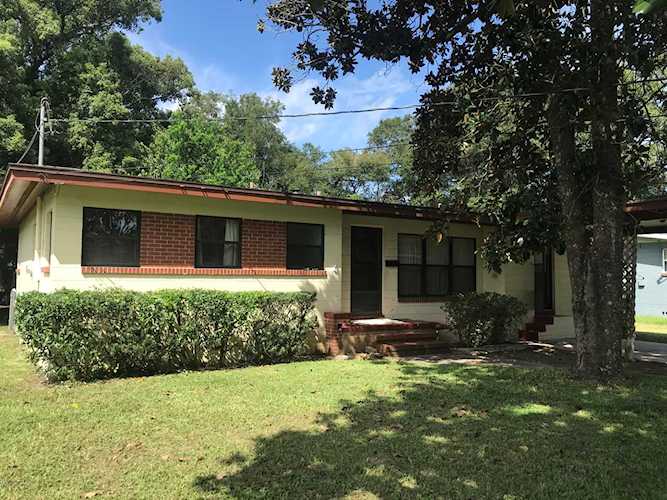 2534 Pine Summit Dr Jacksonville, FL 32211