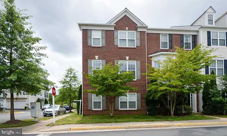 5070 Village Fountain Place Centreville, VA 20120