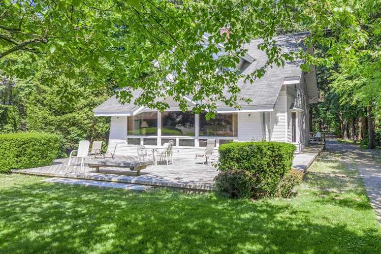 324 N Lakeshore Dr Holland, MI 49424 | MLS 20022185 Photo 1