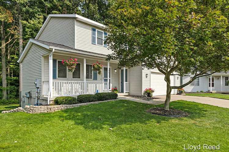 721 NW Pecan Ct Grand Rapids, MI 49504