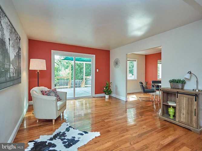 3981 Flagg Ct Chantilly, VA 20151