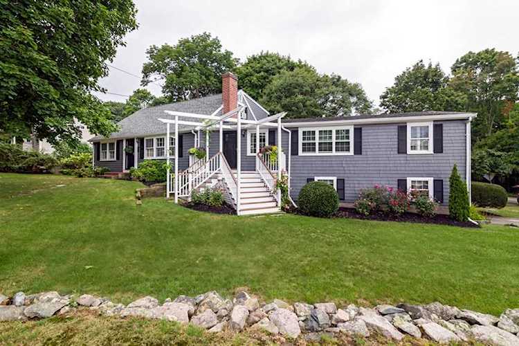 11 Pond St Cohasset, MA 02025